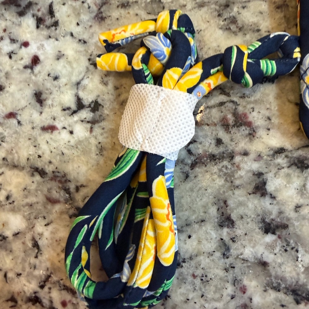 Vera Bradley Daffodils Zip Card Pouch Lanyard - Picture 2 of 5